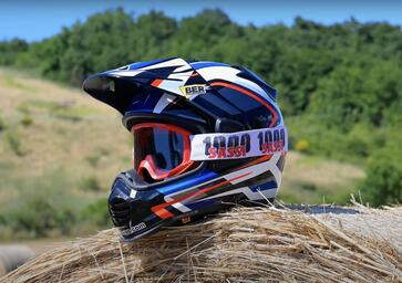 Test Arai Tour-X5: la quinta generazione del casco adventure [VIDEO]