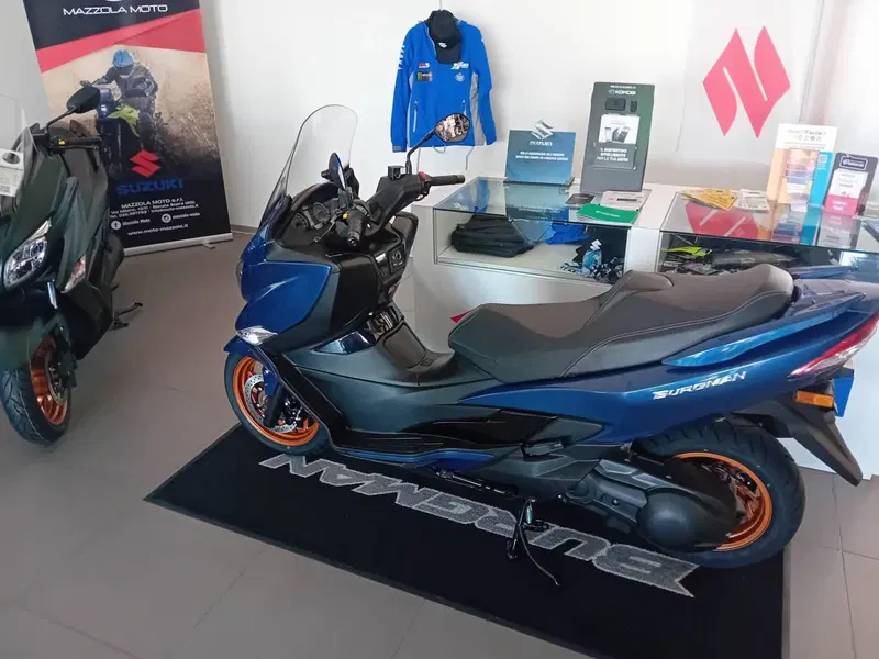 Suzuki Burgman 400 (2025 - 26) (4)