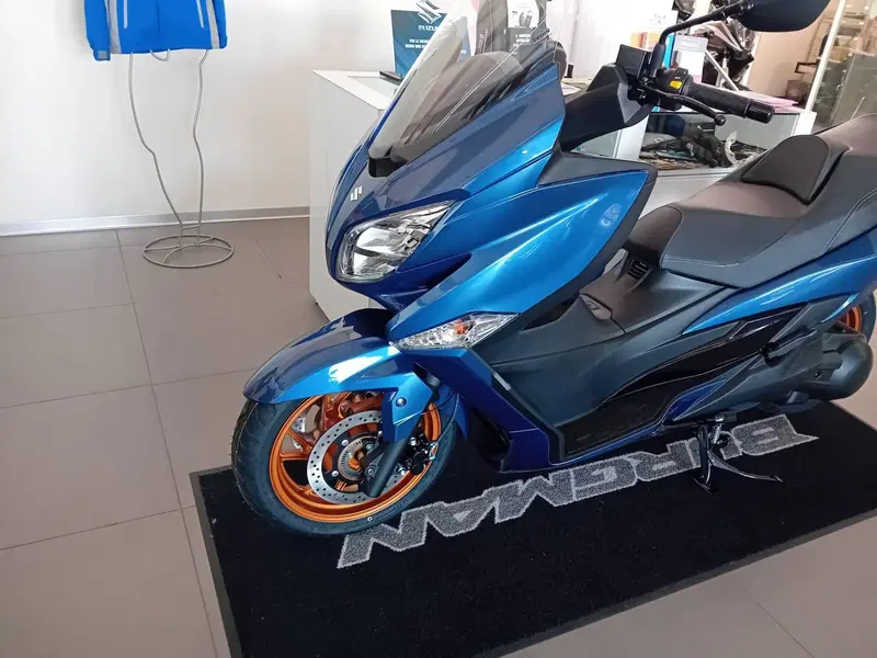 Suzuki Burgman 400 (2025 - 26) (5)