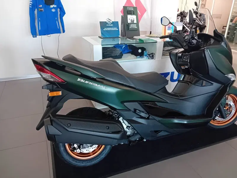 Suzuki Burgman 400 (2025 - 26) (7)