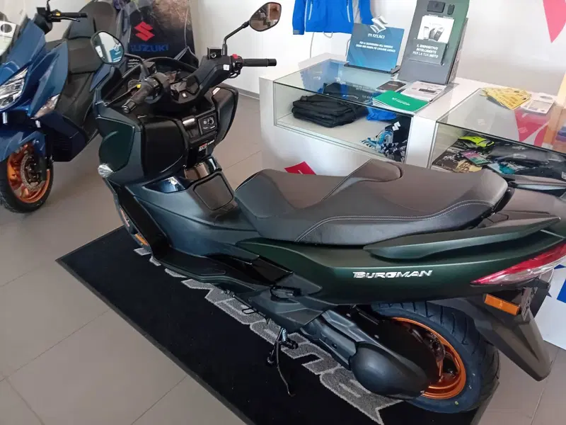 Suzuki Burgman 400 (2025 - 26) (10)