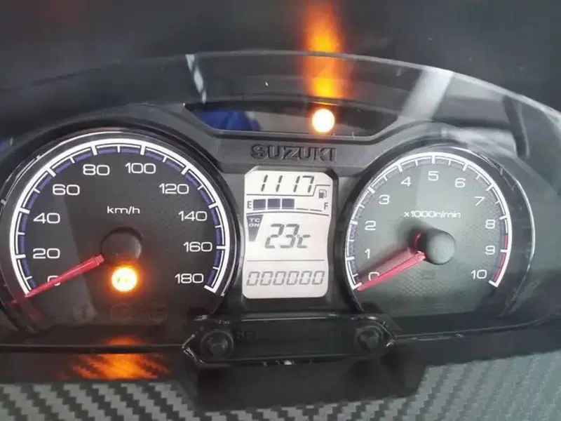 Suzuki Burgman 400 (2025 - 26) (12)