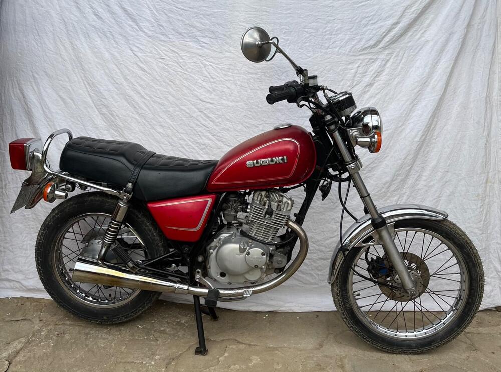 Suzuki GN 125 (2)