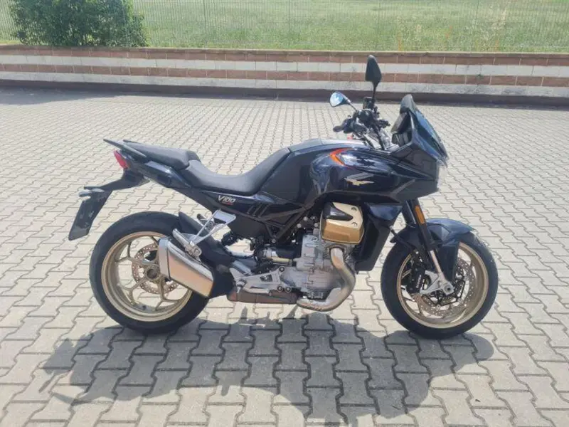 Moto Guzzi V100 Mandello (2022 - 24) (3)
