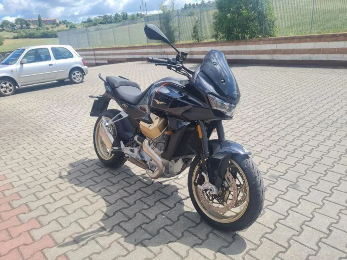 Moto Guzzi V100 Mandello (2022 - 24) (2)