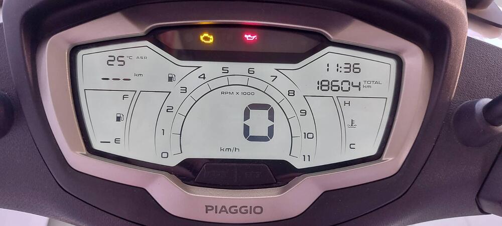 Piaggio Beverly 300 Hpe (2021) (2)