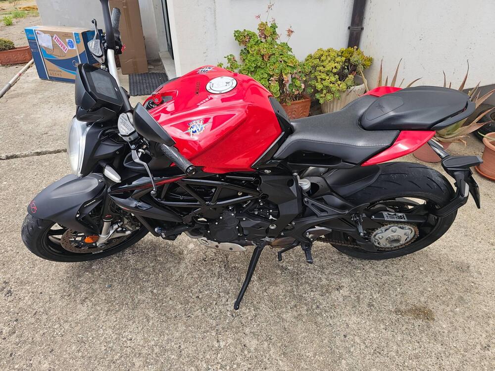 MV Agusta Brutale 800 Rosso (2021 - 23) (2)