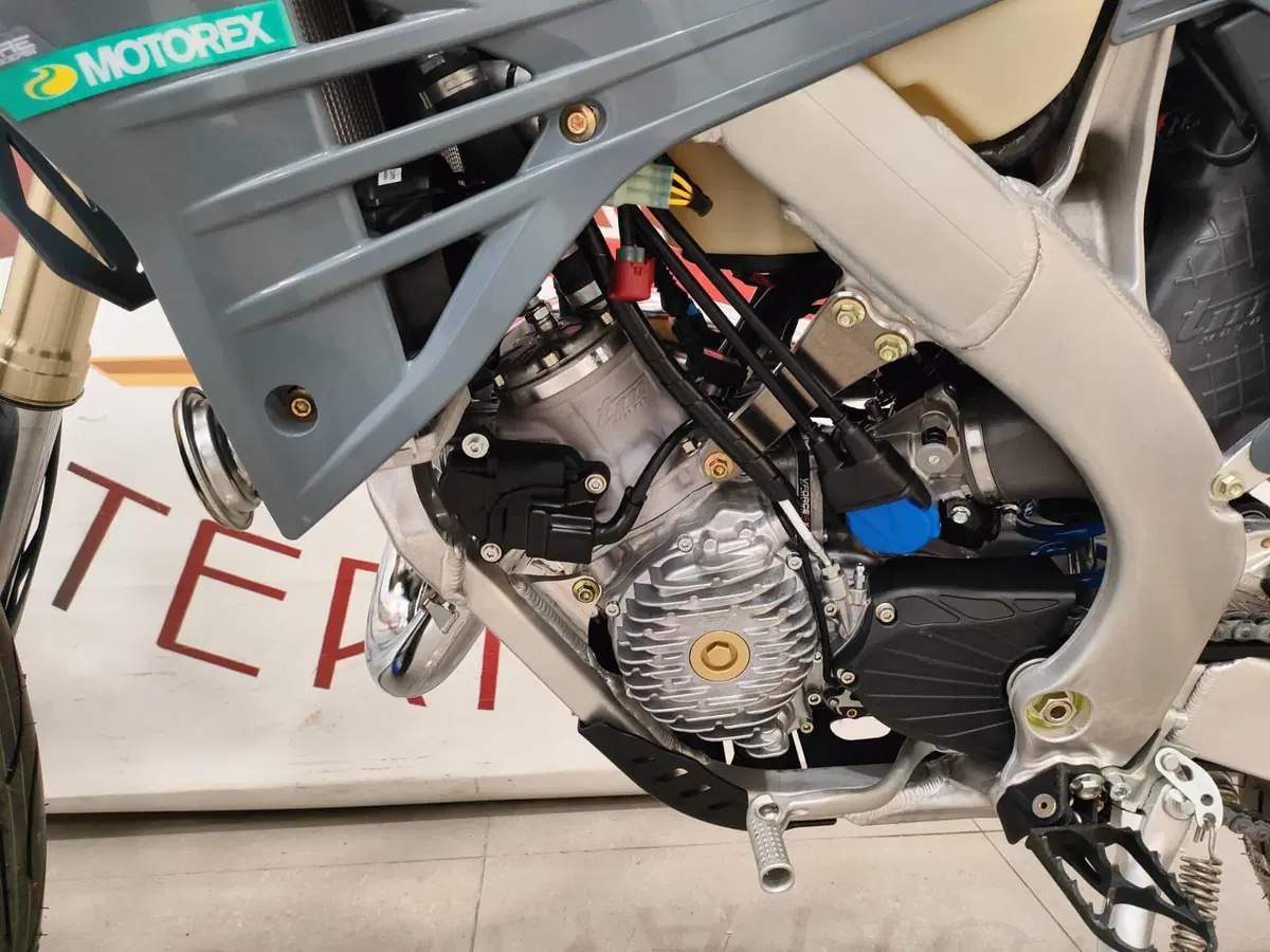 Tm Moto SMR 125 ES Fi 2T (2025) (6)
