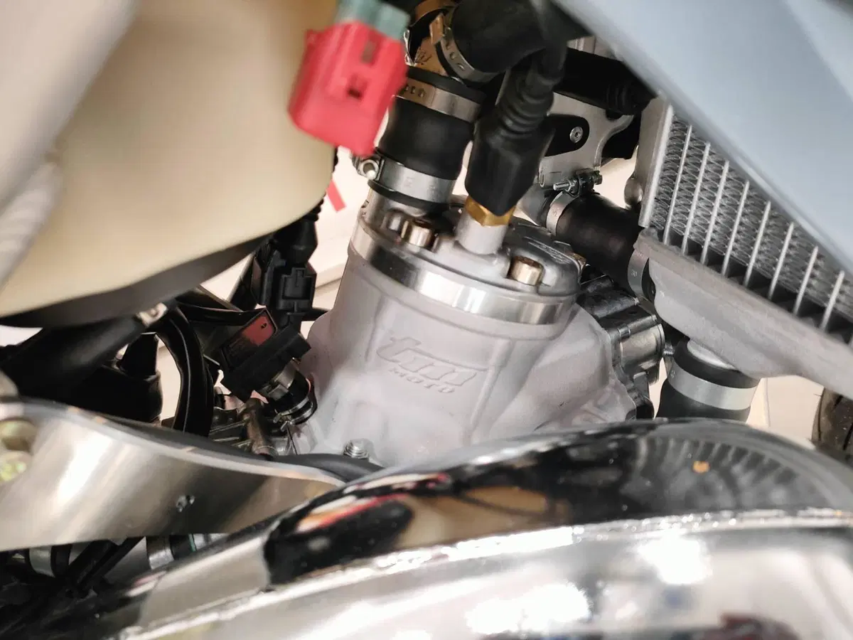 Tm Moto SMR 125 ES Fi 2T (2025) (10)