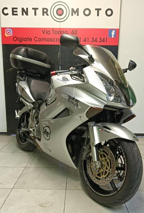 Honda VFR 800 (2002 - 05) (4)