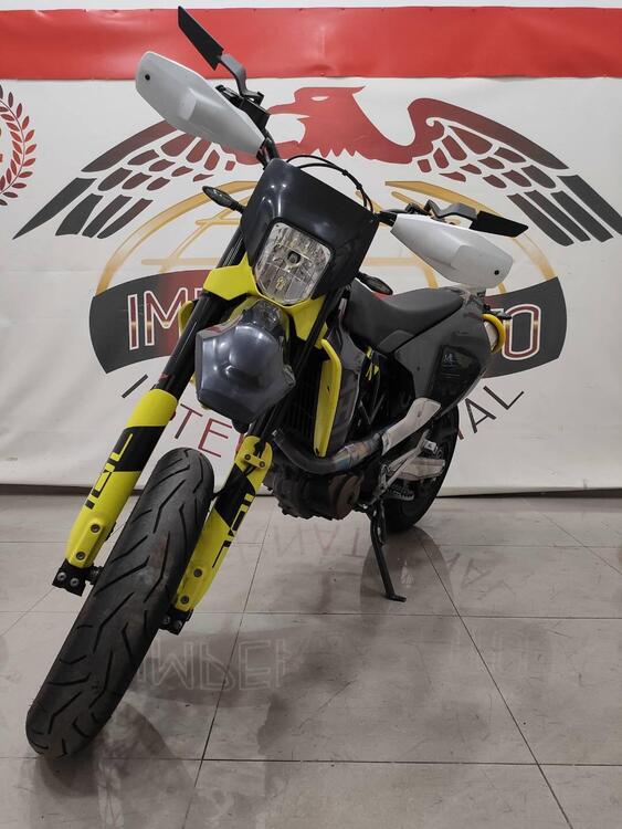 Husqvarna 701 Supermoto (2023 - 25) (3)