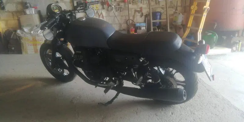 Moto Guzzi V7 III Stone (2017 - 20)