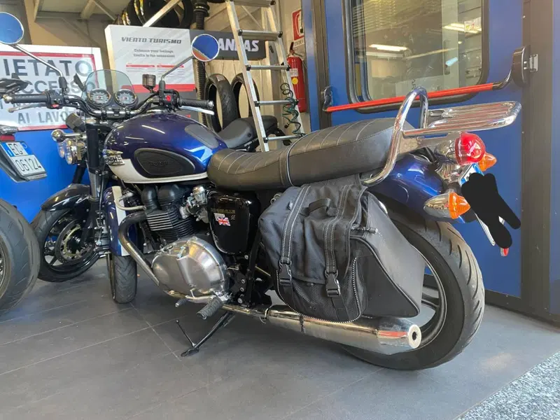Triumph Bonneville SE (2009 - 13) (2)