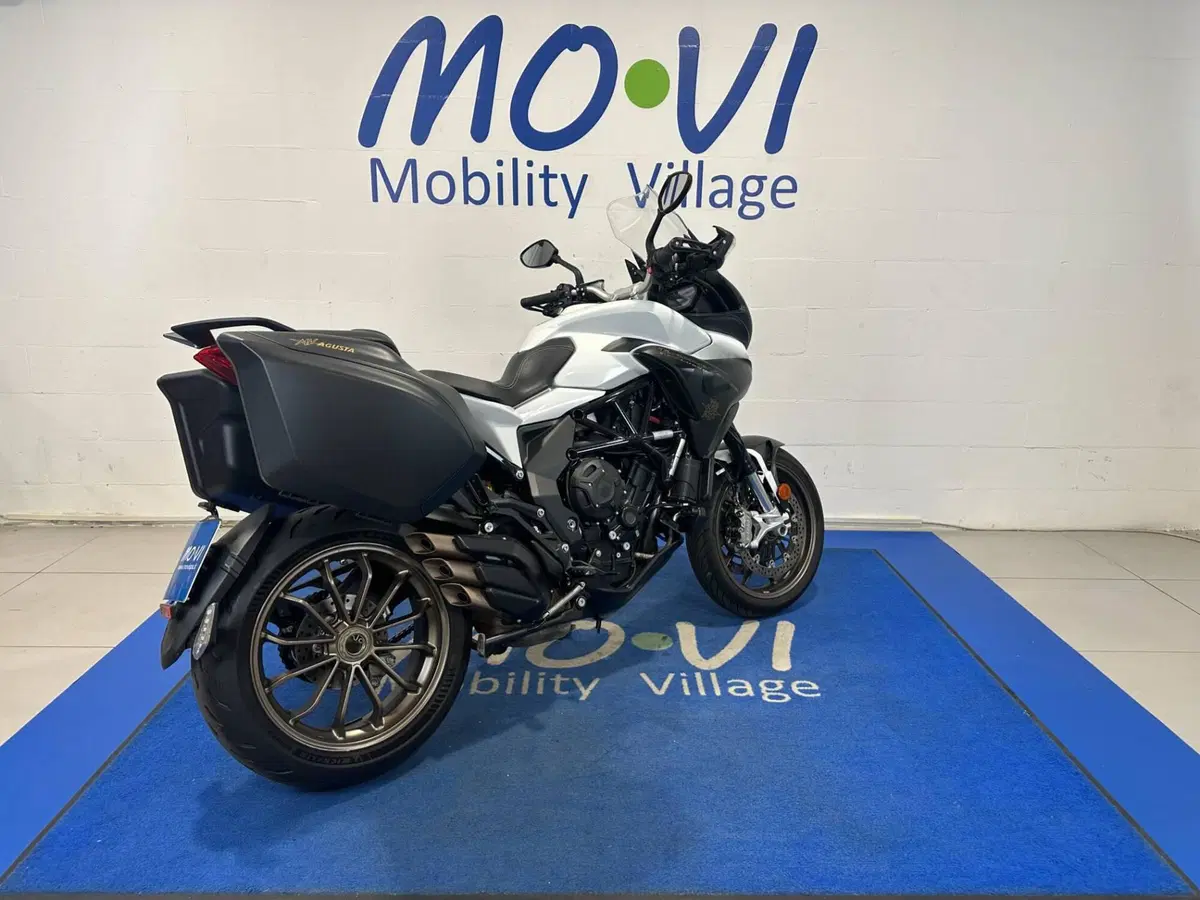 MV Agusta Turismo Veloce 800 Lusso (2020) (2)