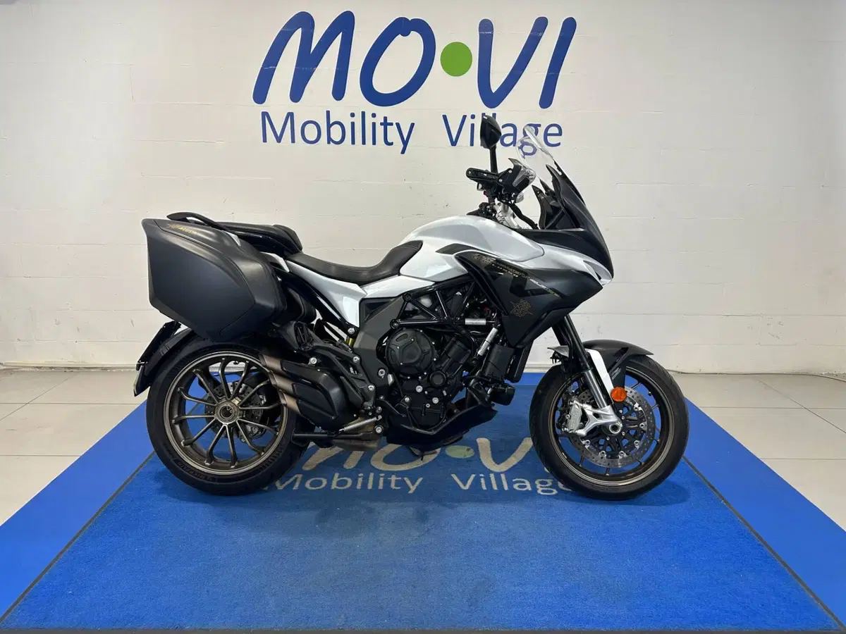 MV Agusta Turismo Veloce 800 Lusso (2020)