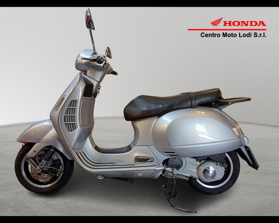 Vespa Granturismo 200 L (3)