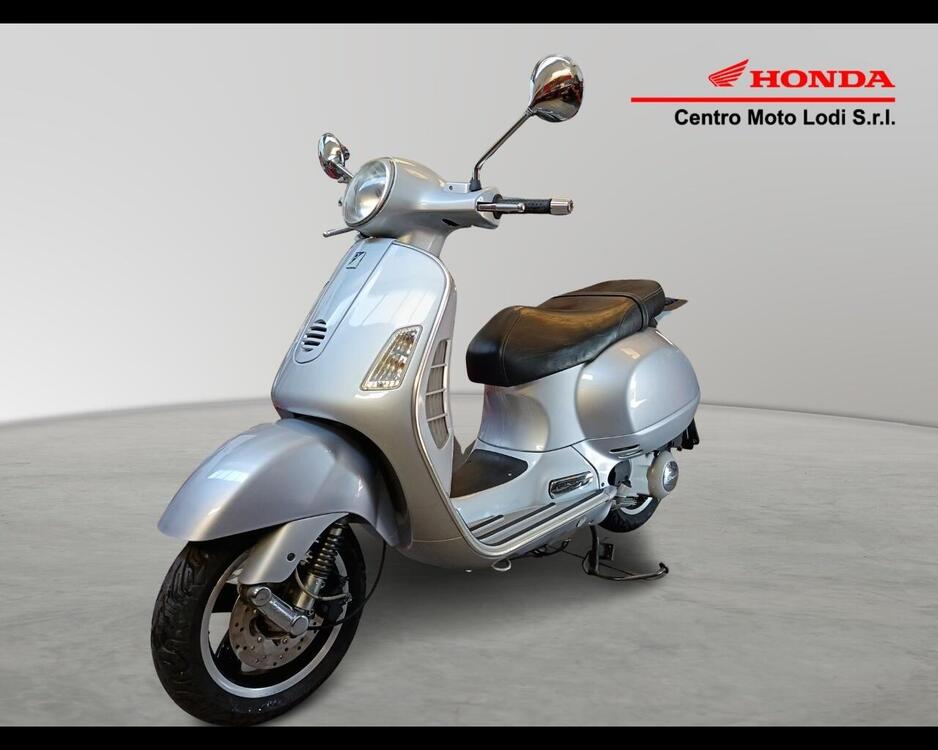 Vespa Granturismo 200 L (4)
