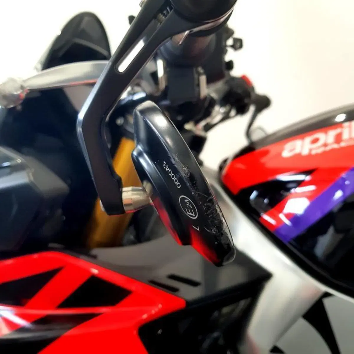 Aprilia Tuono V4 Factory (2021 - 24) (11)