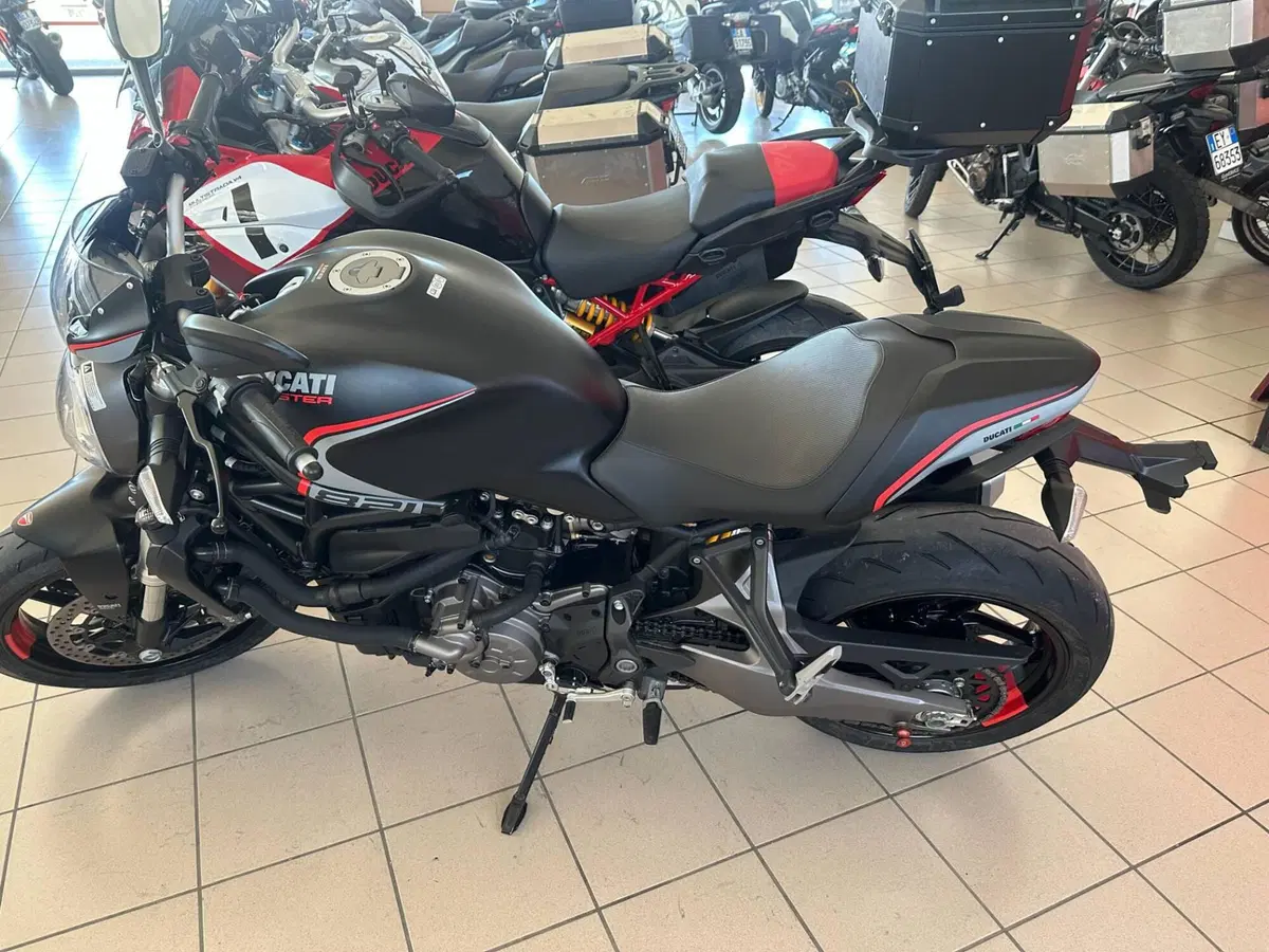 Ducati Monster 821 Stealth (2019 - 20) (2)