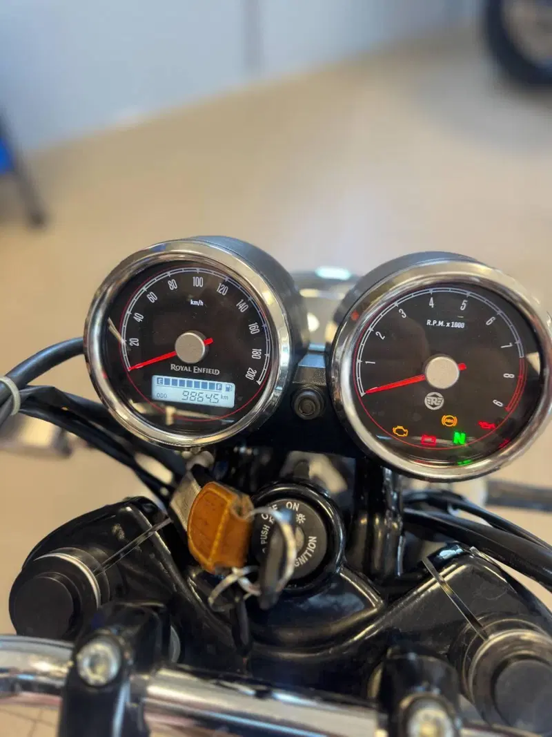 Royal Enfield Interceptor 650 (2021 - 26) (3)