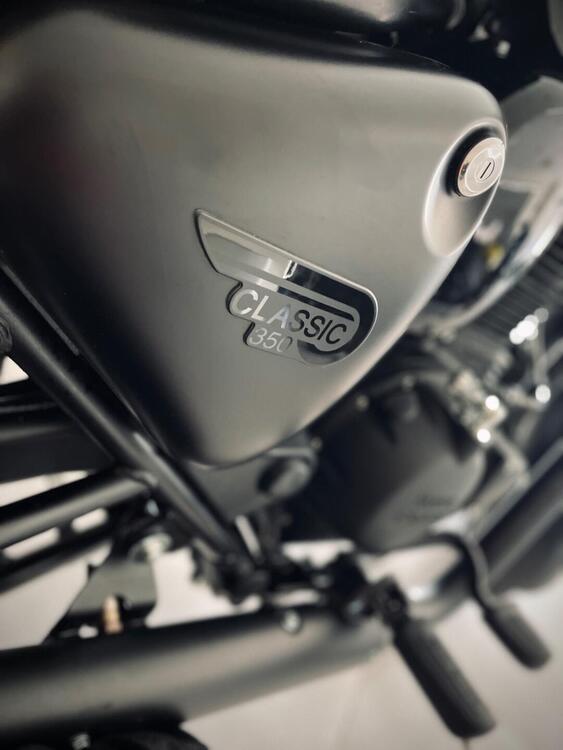 Royal Enfield Classic 350 (2021 - 25) (4)