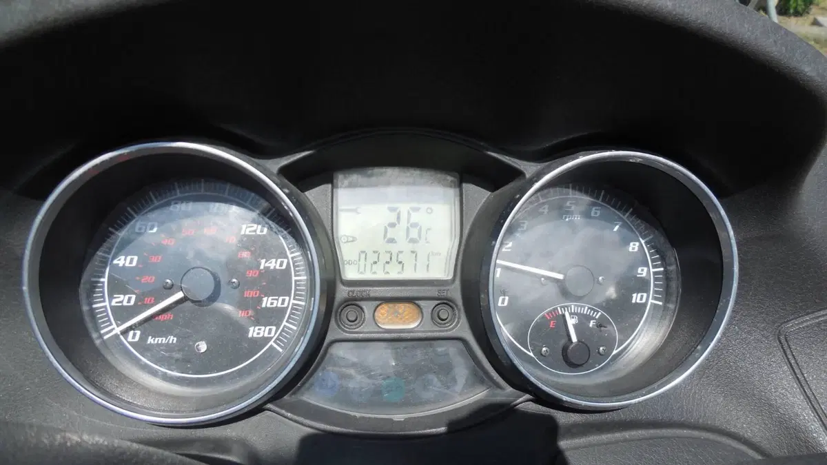 Piaggio MP3 400 i.e. (2010 - 11) (4)