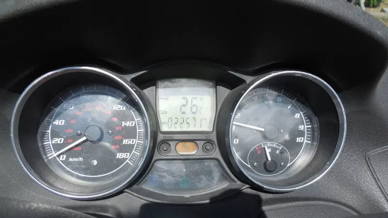 Piaggio MP3 400 i.e. (2010 - 11) (4)