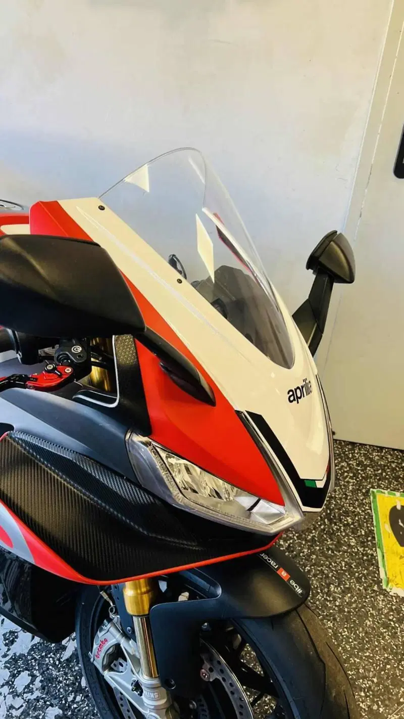 Aprilia RSV4 1100 Factory (2021 - 24) (4)