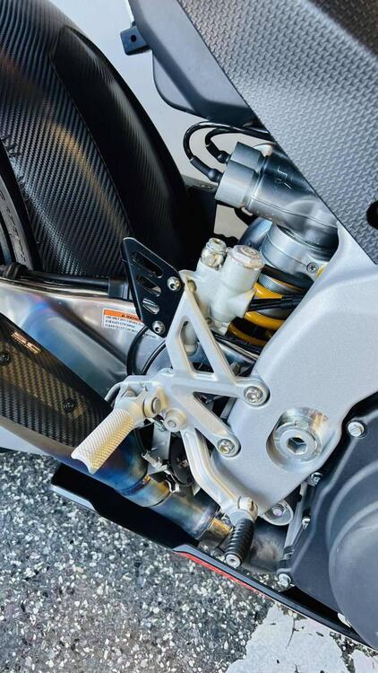 Aprilia RSV4 1100 Factory (2021 - 24) (5)