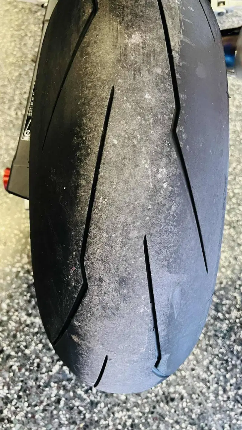 Aprilia RSV4 1100 Factory (2021 - 24) (6)