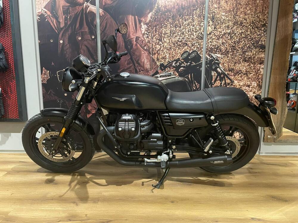 Moto Guzzi V7 III Stone (2017 - 20)