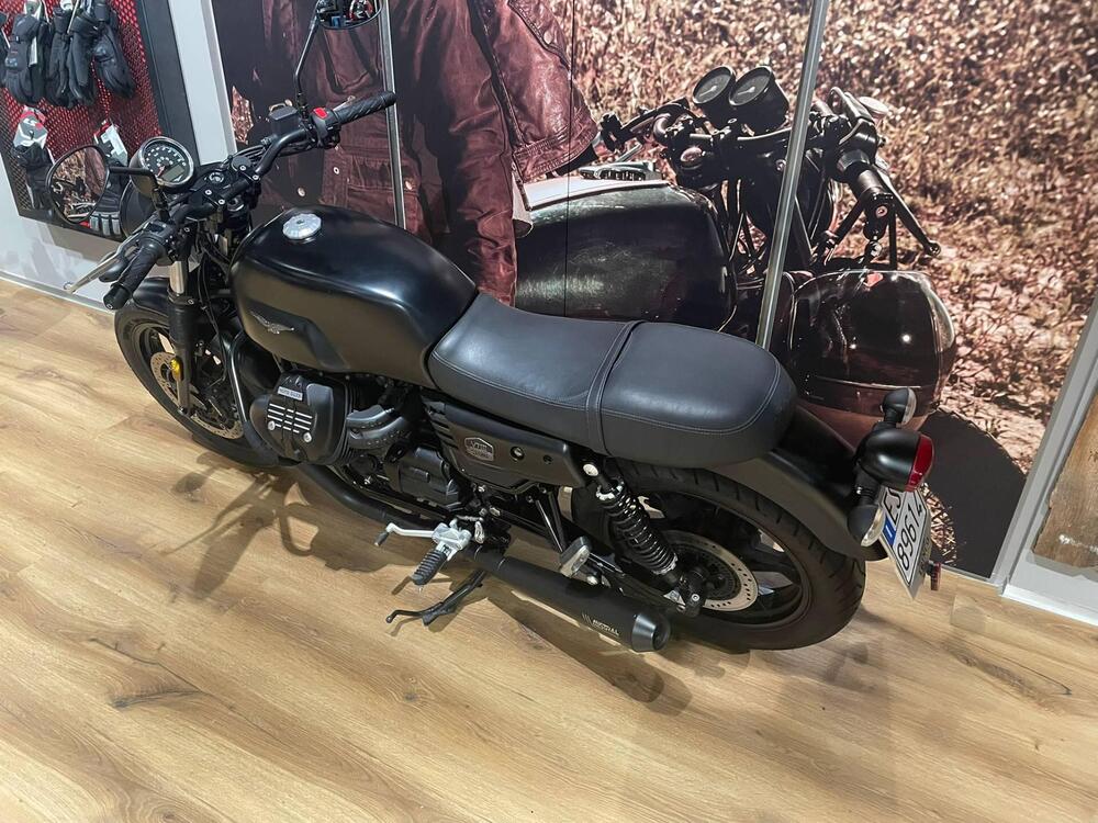 Moto Guzzi V7 III Stone (2017 - 20) (5)