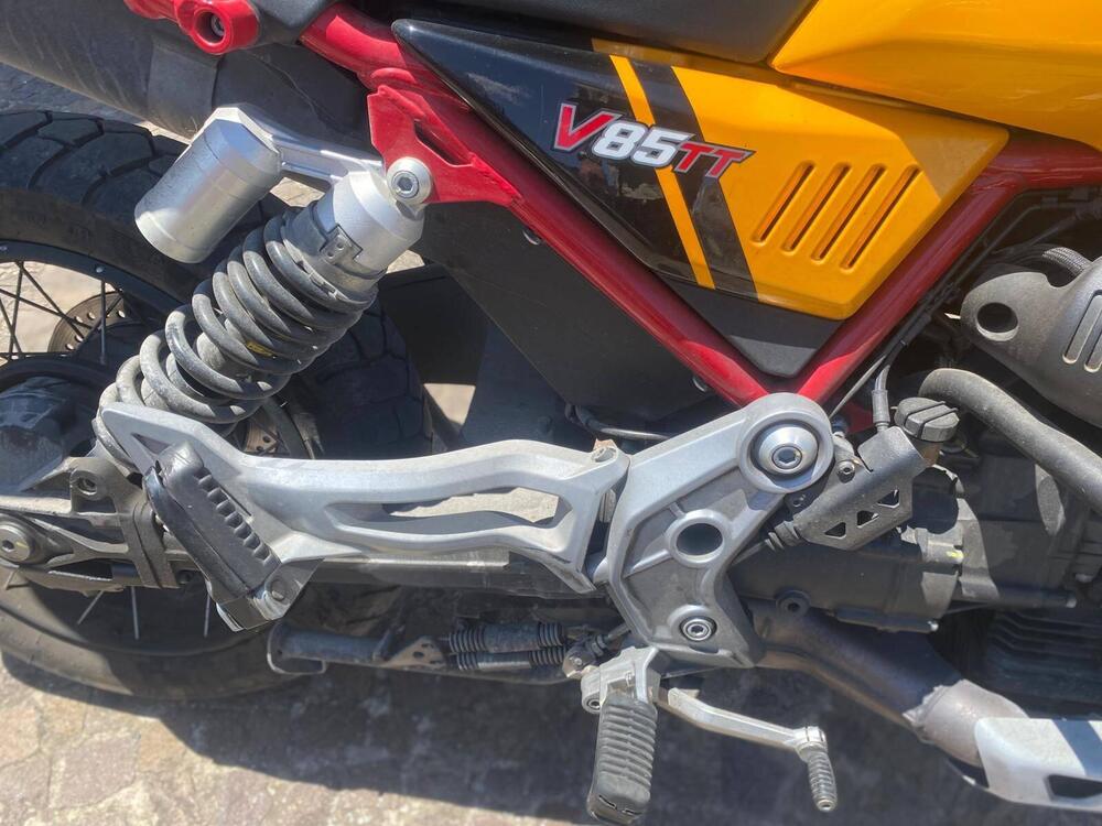 Moto Guzzi V85 TT (2021 - 23) (5)