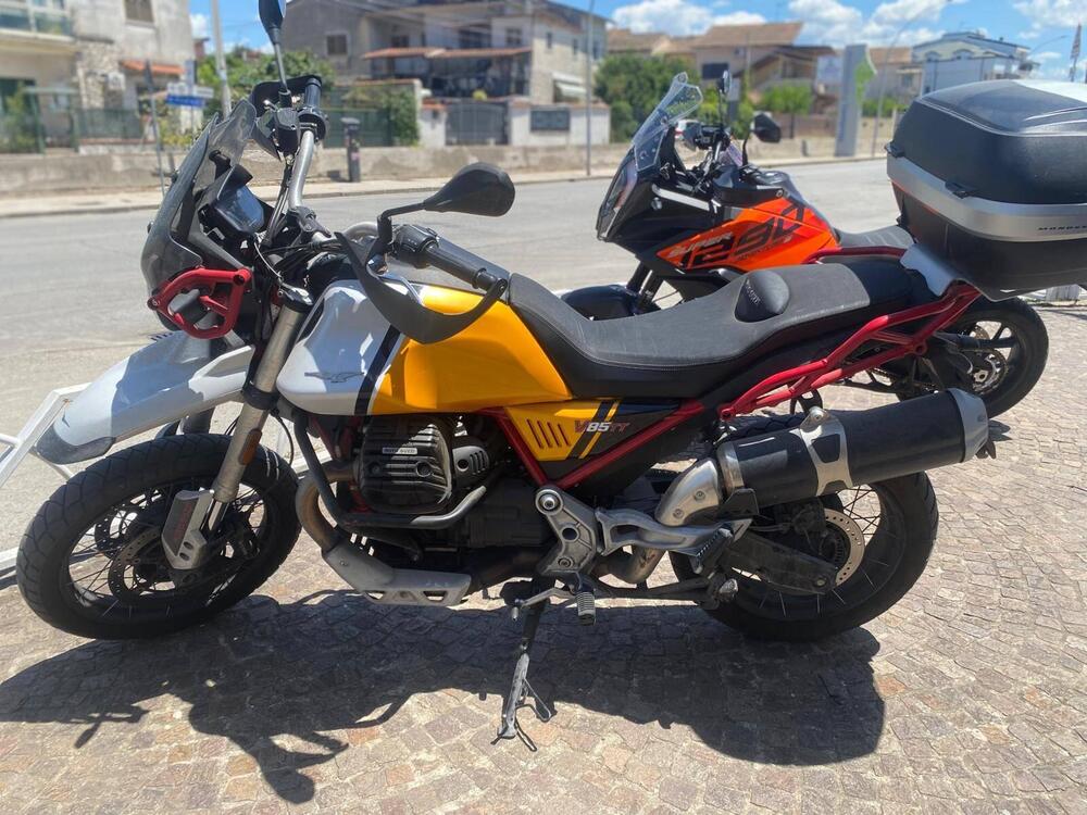 Moto Guzzi V85 TT (2021 - 23) (2)