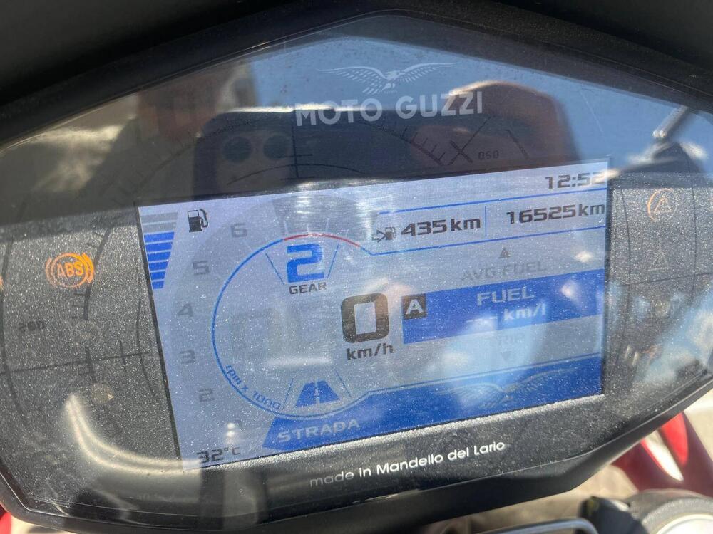 Moto Guzzi V85 TT (2021 - 23) (3)