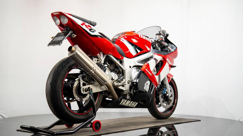 Yamaha YZF R6 (2003 - 04) (5)