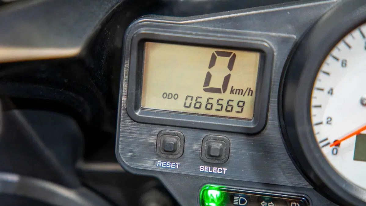 Yamaha YZF R6 (2003 - 04) (20)