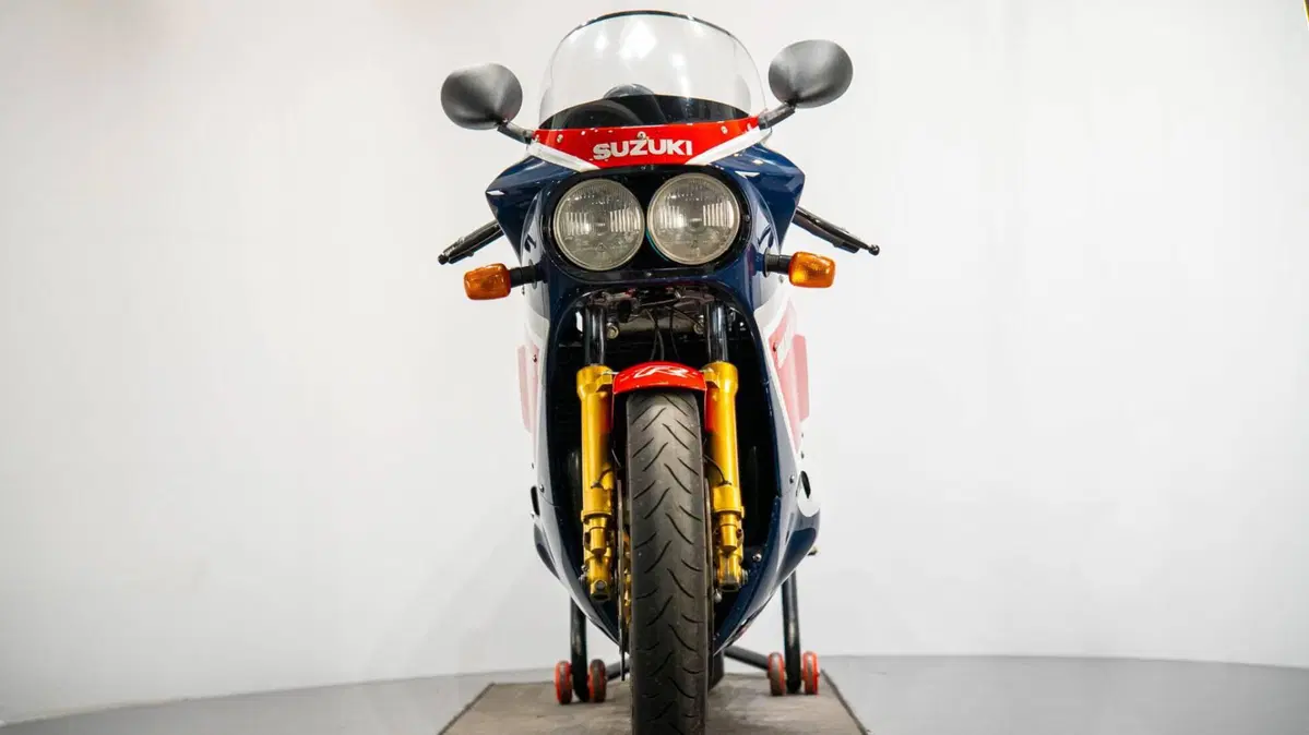 Suzuki GSX R 1100 (1986 - 88) (2)
