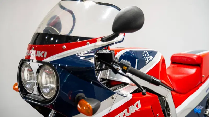 Suzuki GSX R 1100 (1986 - 88) (11)