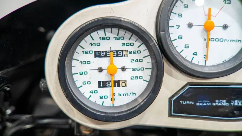 Suzuki GSX R 1100 (1986 - 88) (20)