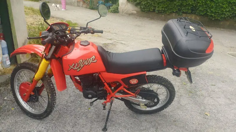 Honda XLR (3)