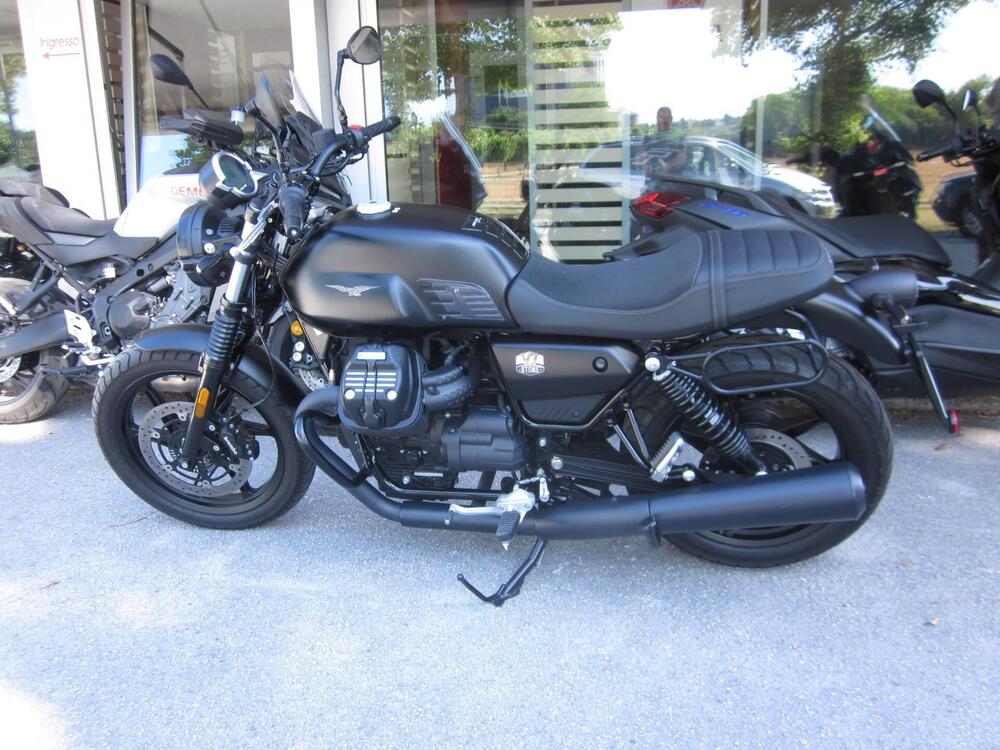 Moto Guzzi V7 Stone (2021 - 24)