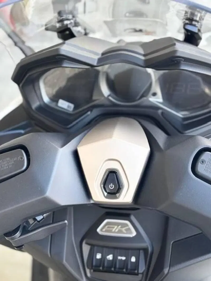 Kymco AK 575 Premium (2025 - 26) (8)