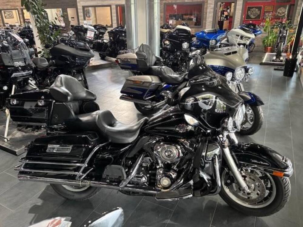 Harley-Davidson 1584 Electra Glide Ultra Classic (2007) - FLHTCU (2)