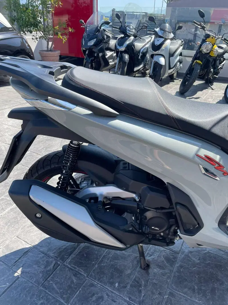 Honda SH 350 (2021 - 24) (9)