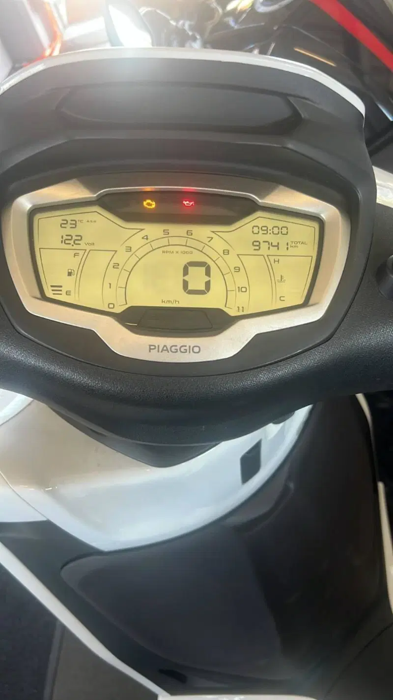 Piaggio Beverly 300 Hpe (2021) (3)