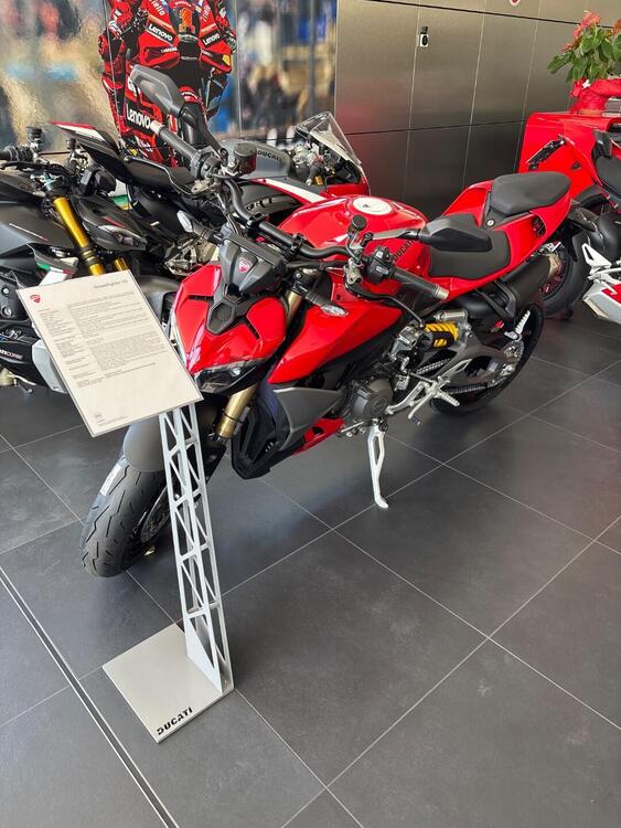 Ducati Streetfighter V2 (2025) (2)