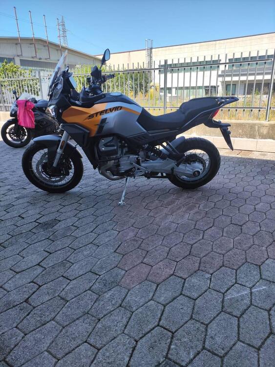 Moto Guzzi Stelvio (2024 - 25)