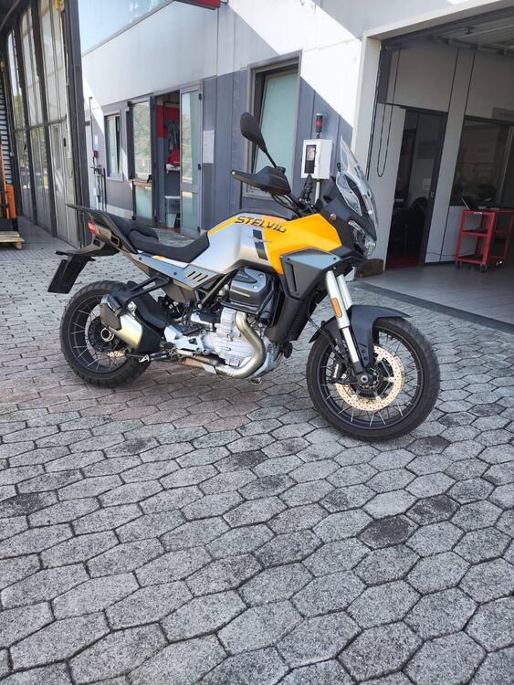 Moto Guzzi Stelvio (2024 - 25) (2)