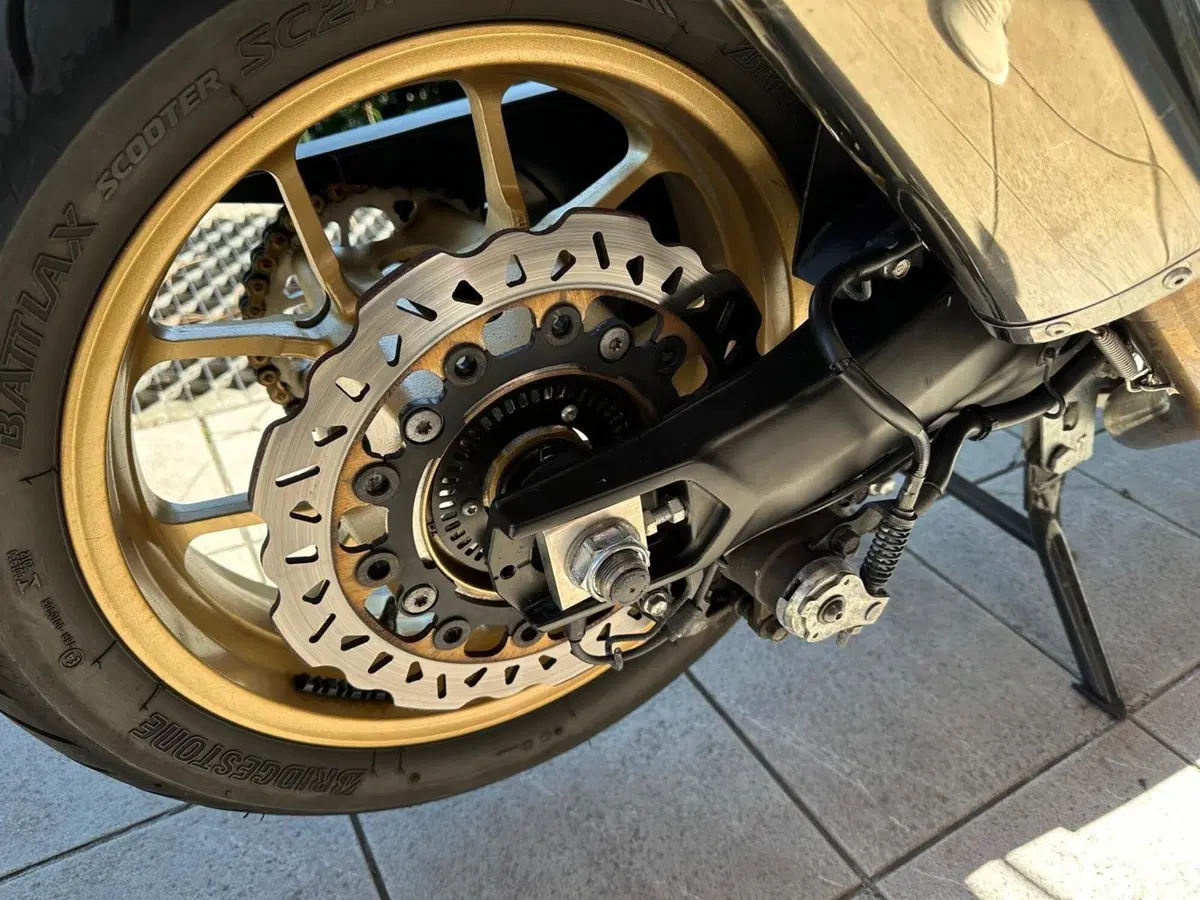 Yamaha T-Max 560 Tech Max (2022 - 24) (15)